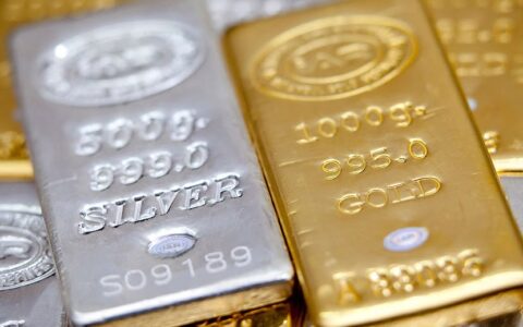 Gold and Silver Boom Predicted as US Hit Debt Ceiling, Dollar Devalues