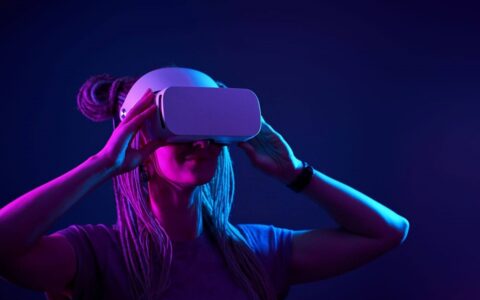 Virtual Reality: The New Battleground for Social Media Dominance