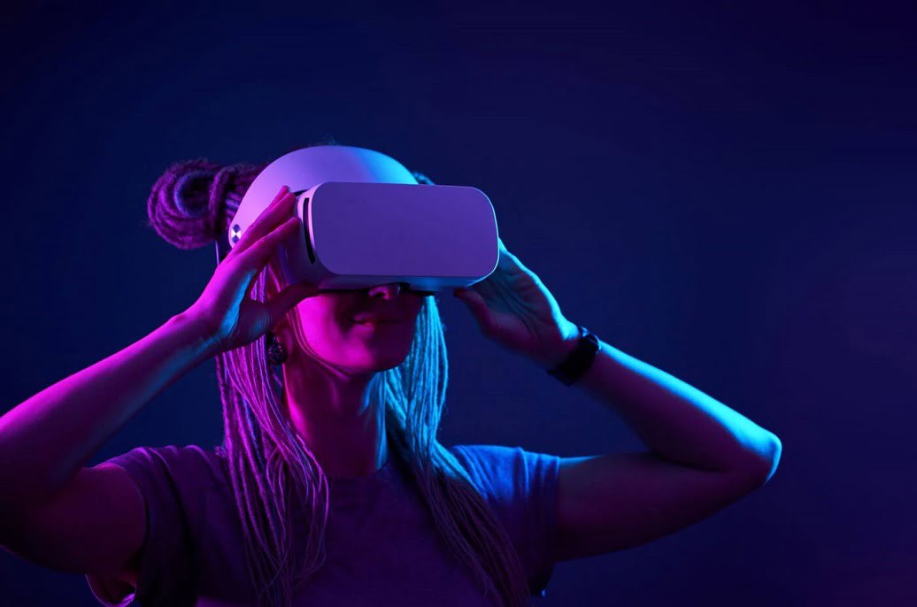 Virtual Reality: The New Battleground for Social Media Dominance