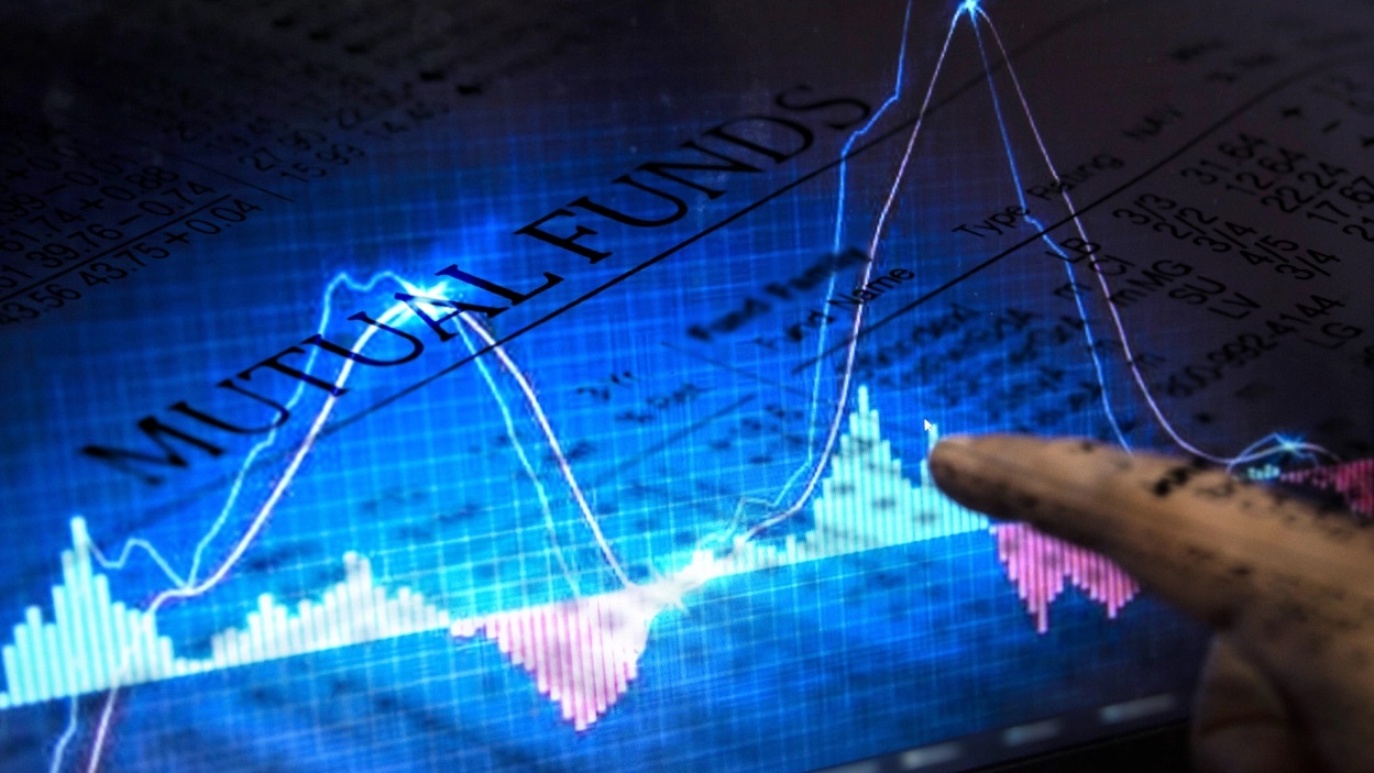 Navigating the Investment Landscape: A Comprehensive Guide to Mutual Funds vs. ETFs - Which Option is Right for You?