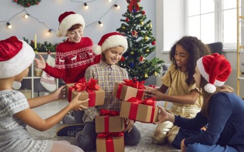 Smart Strategies: 12 Ways to Save on Holiday Gifts Without Breaking the Bank